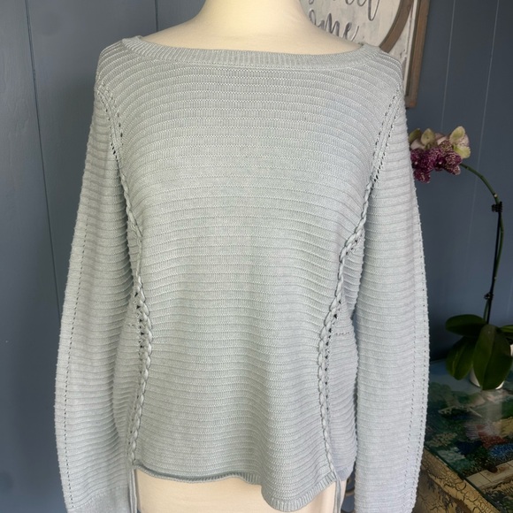 WHITE + WARREN Light Blue Sweater. Sz M. Gorgeous and Unique elaborate Design - Picture 2 of 9